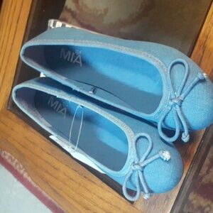 Girls Light blue denim flats  NWT sz13.